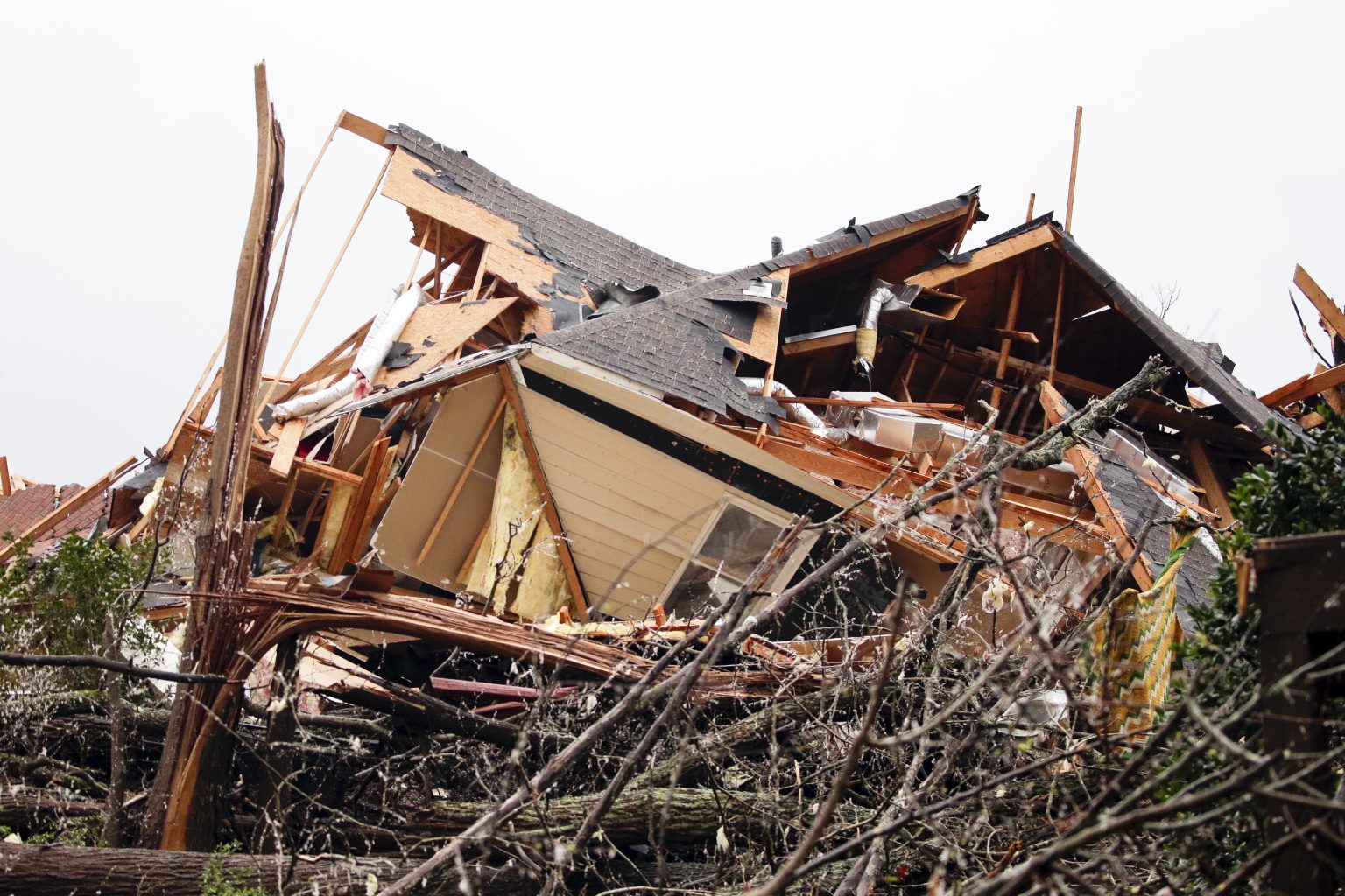 Tornado outbreak strikes Alabama, Georgia; at least 5 dead